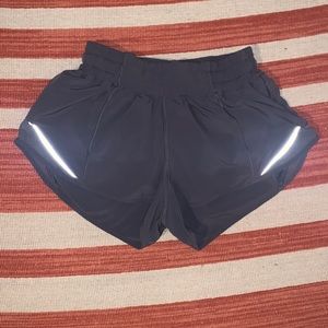 Lululemon Grey Hotty Hot Shorts Size 2, 2.5 inch